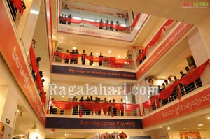 Nagarjuna Launches Big Bazaar Family Center at Kachiguda