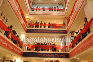 Nagarjuna Launches Big Bazaar Family Center at Kachiguda