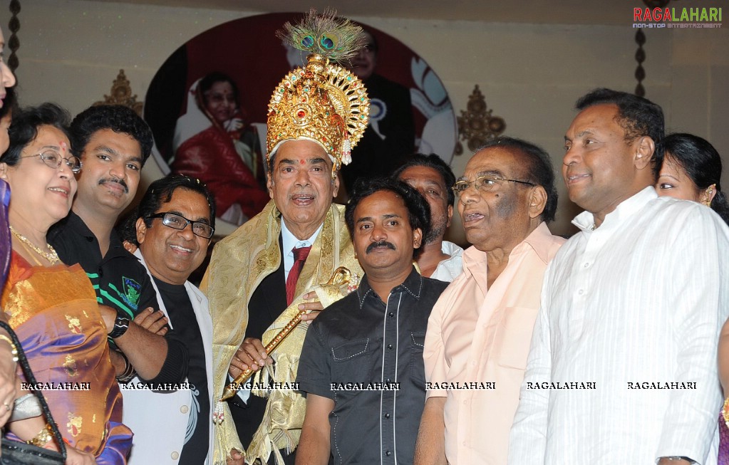 Ramanaidu Felicitated by Telugu Film Industry