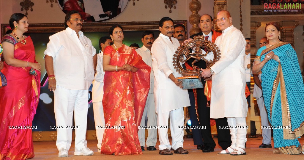 Ramanaidu Felicitated by Telugu Film Industry