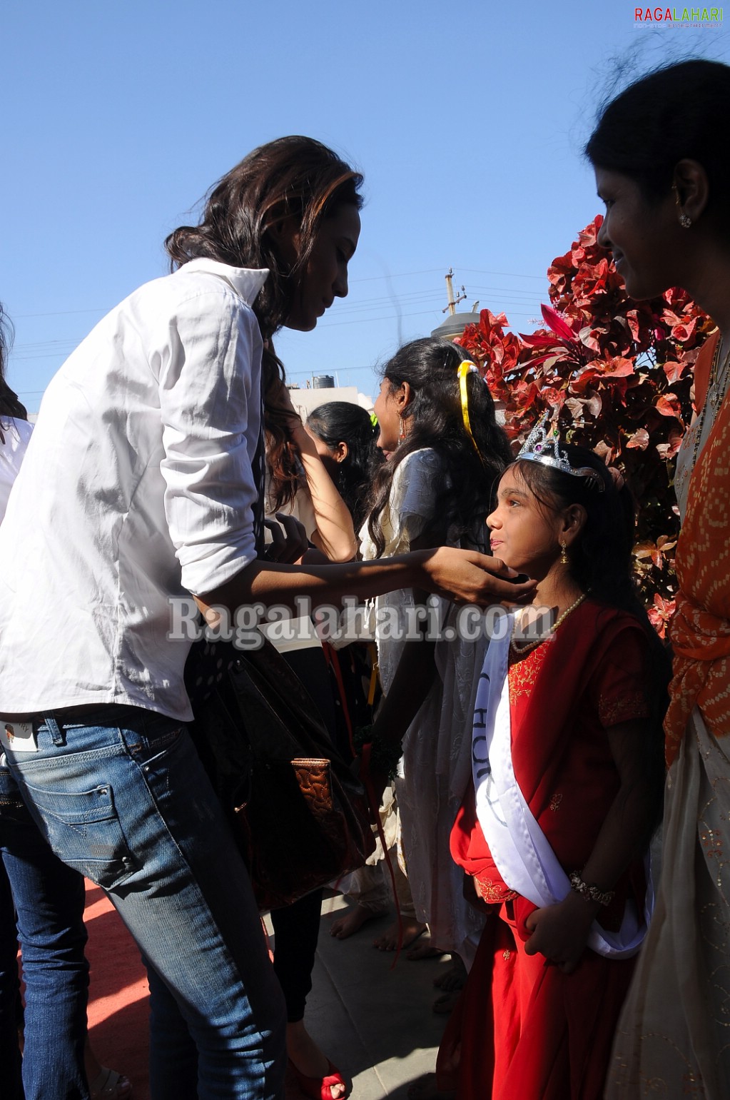 Femina Miss India South 2011 Finalists Visits Privileged Children at Smile Foundation