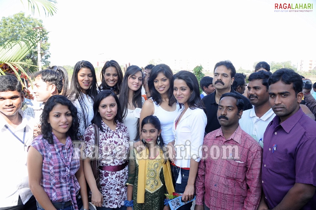 Femina Miss India South 2011 Finalists Visits Privileged Children at Smile Foundation