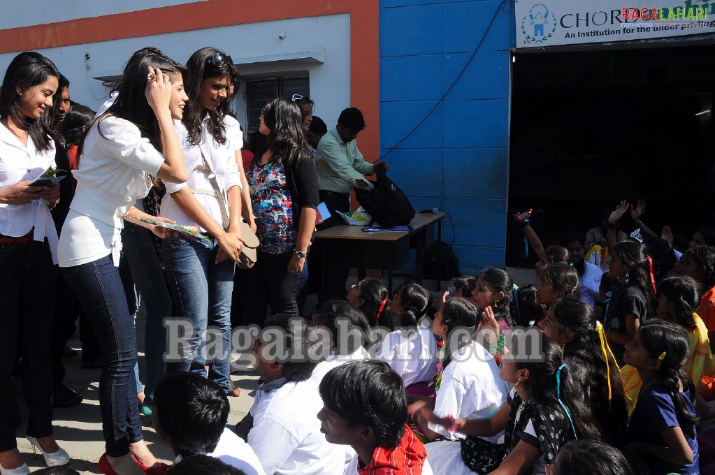 Femina Miss India South 2011 Finalists Visits Privileged Children at Smile Foundation