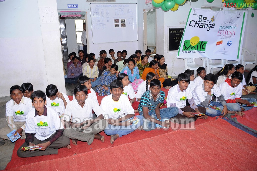 Femina Miss India South 2011 Finalists Visits Privileged Children at Smile Foundation