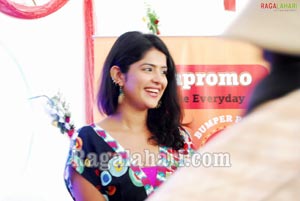 Deeksha Seth with tata Docomo Mega Promo Contest Winners