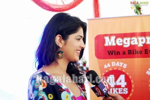 Deeksha Seth with tata Docomo Mega Promo Contest Winners
