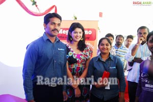 Deeksha Seth with tata Docomo Mega Promo Contest Winners