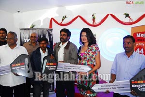 Deeksha Seth with tata Docomo Mega Promo Contest Winners