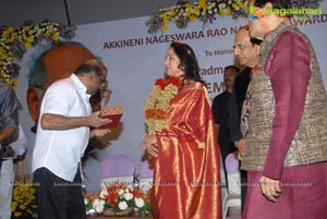 Akkineni Nageswara Rao National Award 2011 Presented to Hema Malini