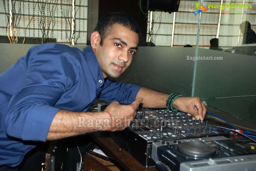 Why this Kolaveri Di - DJ Rishabh Remix