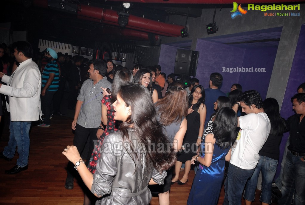 10 Lounge - December 8, 2011