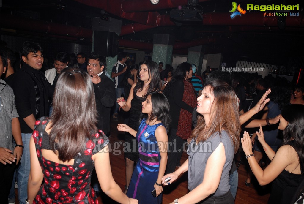 10 Lounge - December 8, 2011