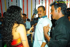 Lawrence Taapsee Muni 3 Muhurat