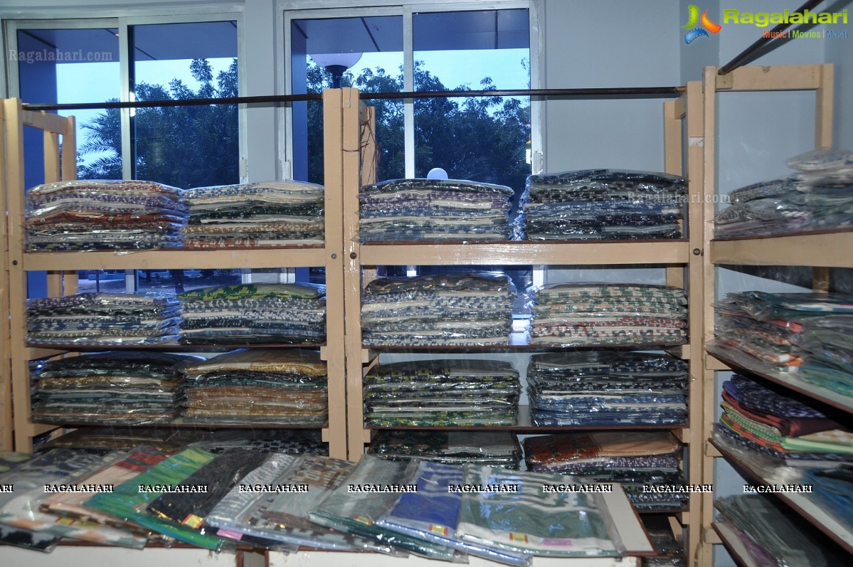 Shravya Reddy inaugurates Pochampally IKAT Mela 2012, Hyderabad