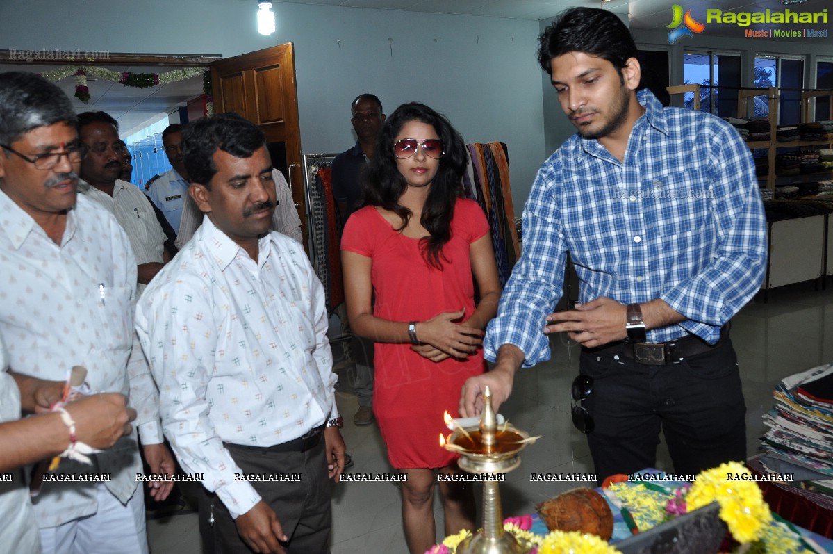 Shravya Reddy inaugurates Pochampally IKAT Mela 2012, Hyderabad