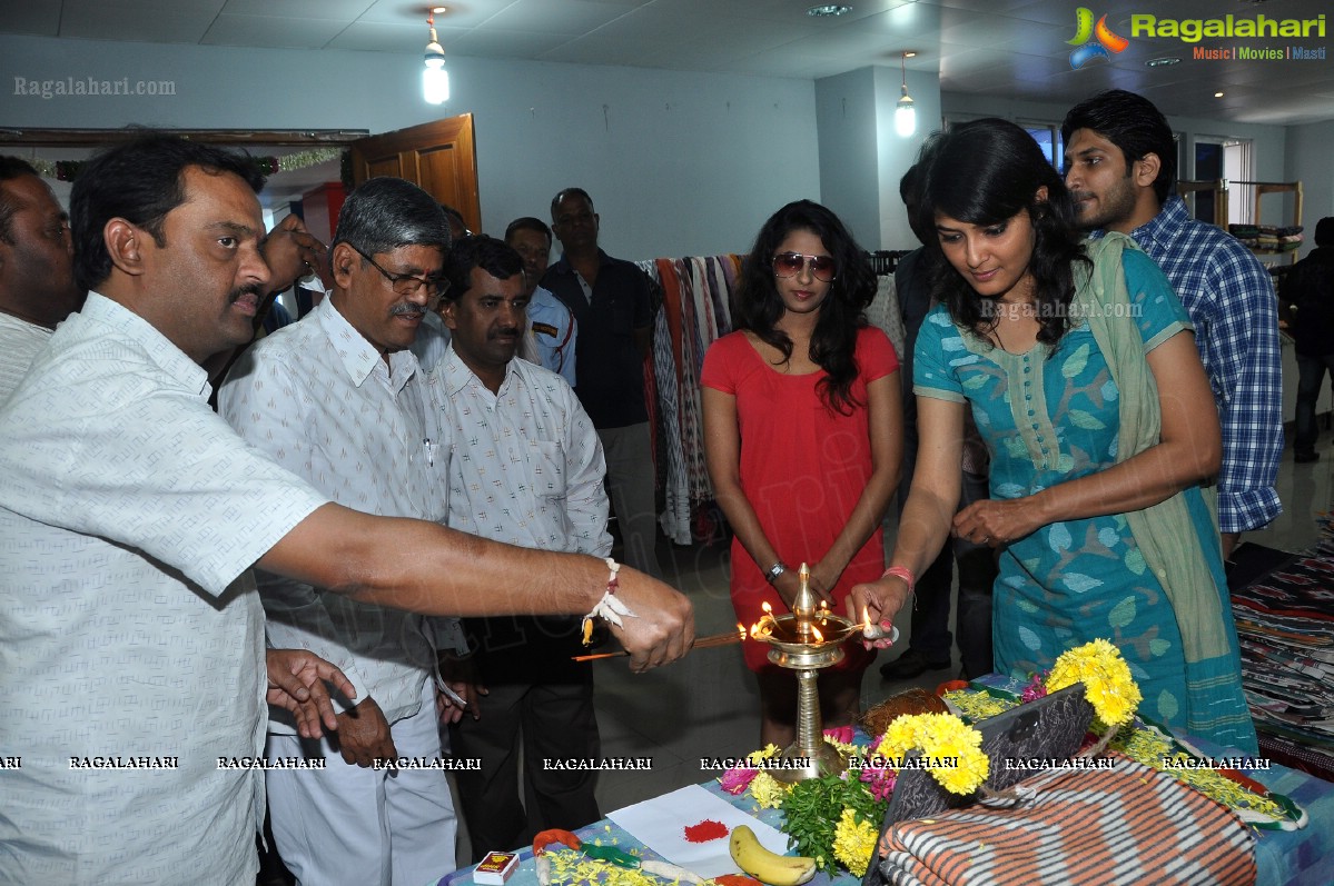 Shravya Reddy inaugurates Pochampally IKAT Mela 2012, Hyderabad