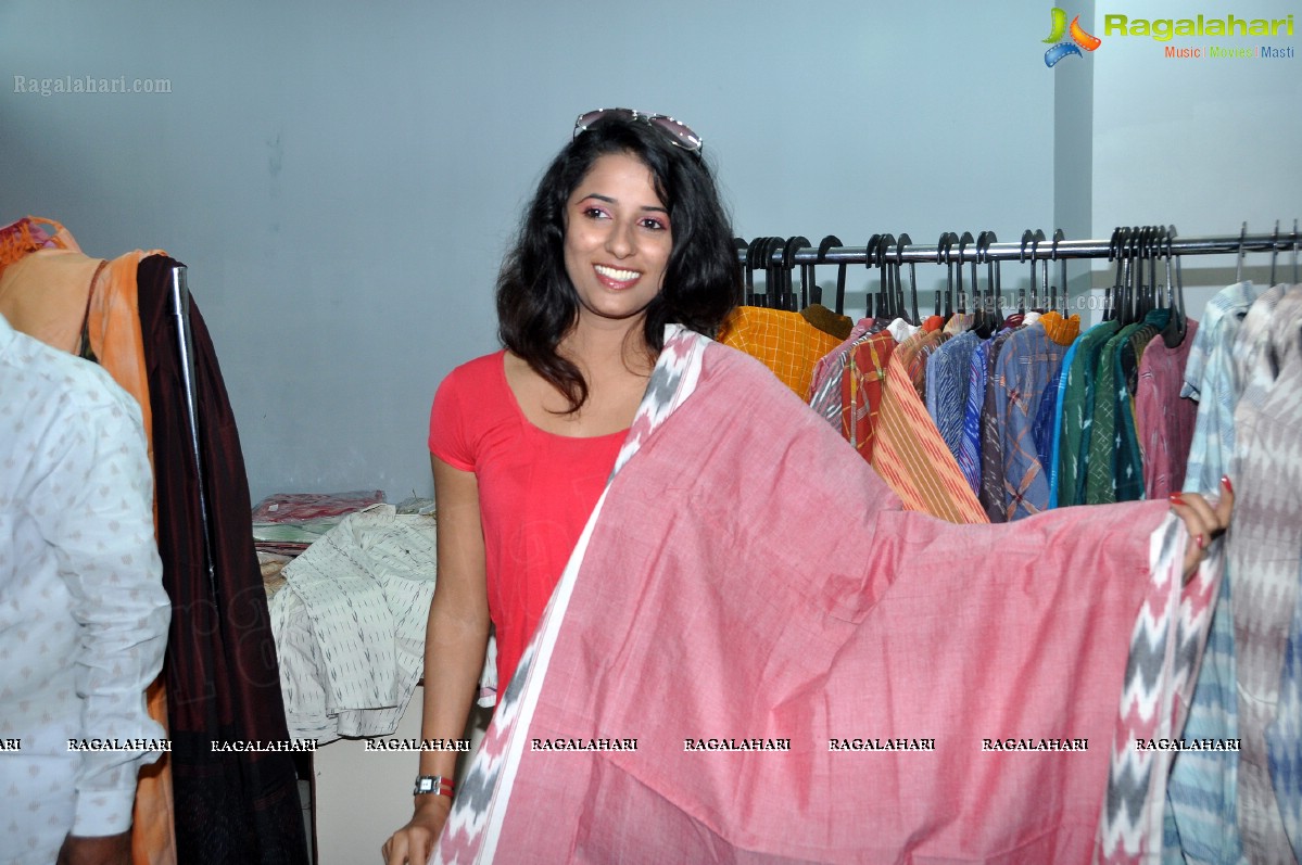 Shravya Reddy inaugurates Pochampally IKAT Mela 2012, Hyderabad