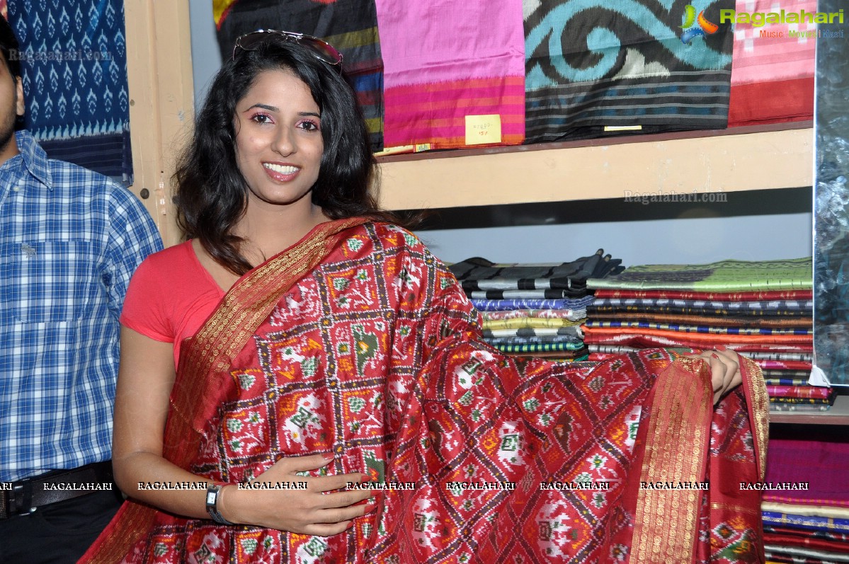 Shravya Reddy inaugurates Pochampally IKAT Mela 2012, Hyderabad