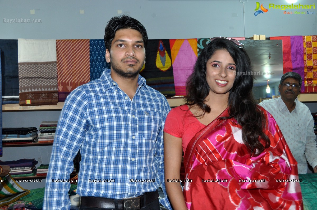 Shravya Reddy inaugurates Pochampally IKAT Mela 2012, Hyderabad