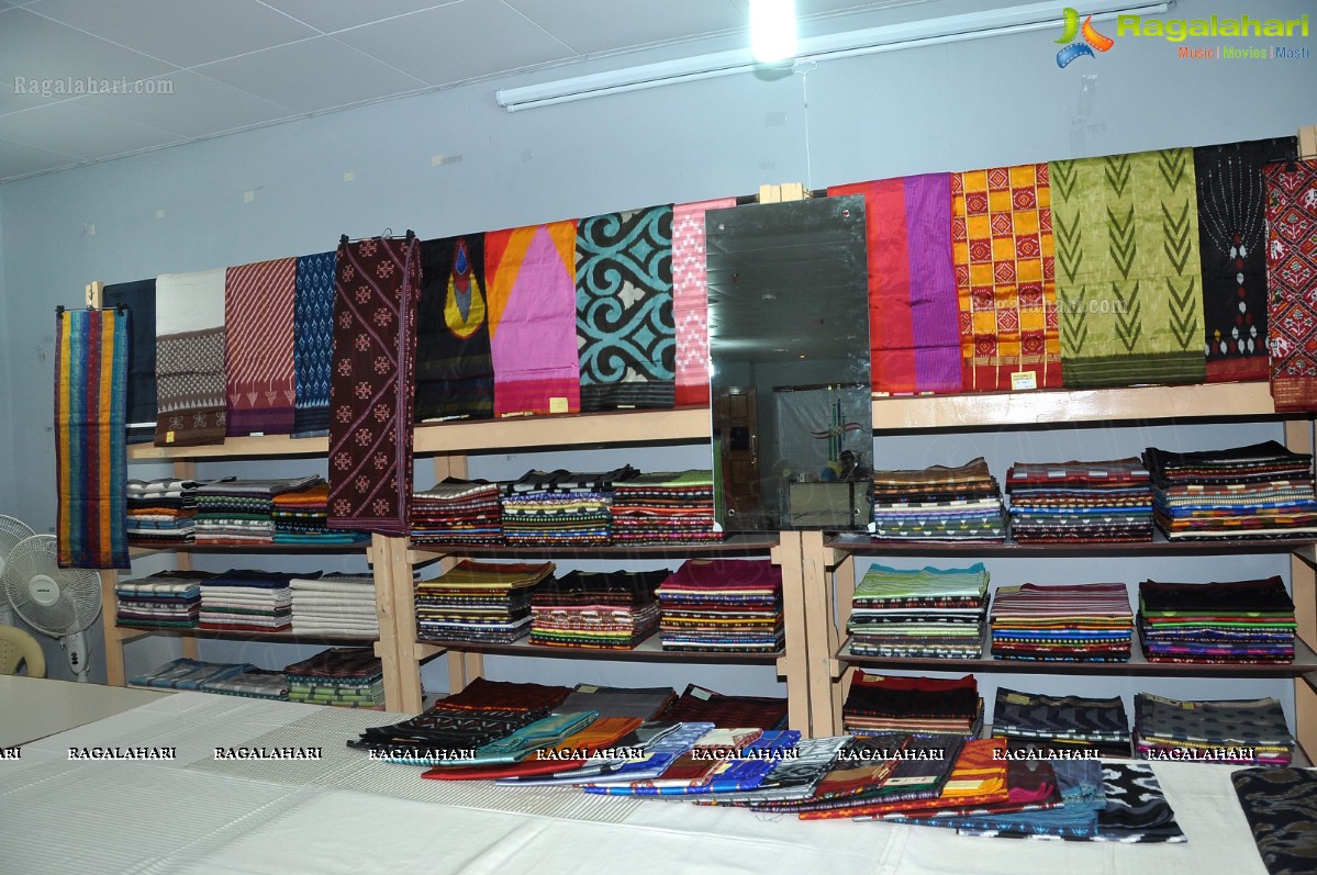 Shravya Reddy inaugurates Pochampally IKAT Mela 2012, Hyderabad