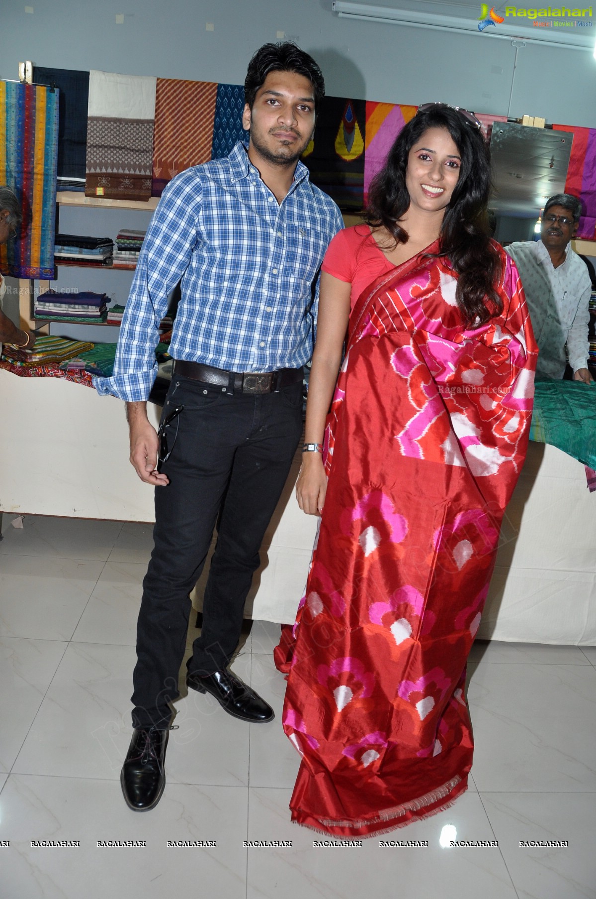 Shravya Reddy inaugurates Pochampally IKAT Mela 2012, Hyderabad