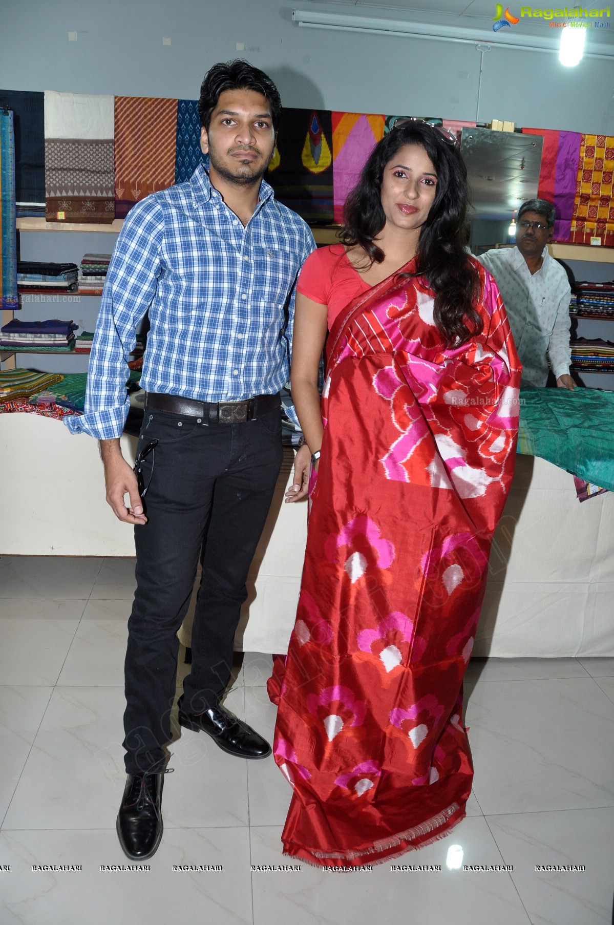 Shravya Reddy inaugurates Pochampally IKAT Mela 2012, Hyderabad