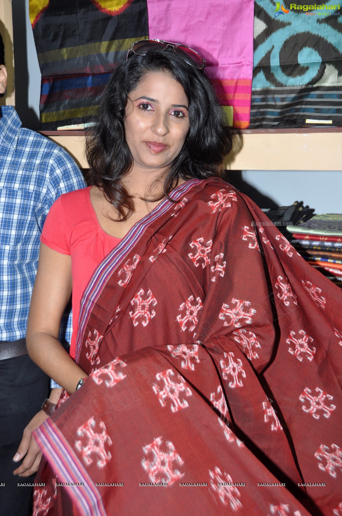 Shravya Reddy inaugurates Pochampally IKAT Mela 2012, Hyderabad