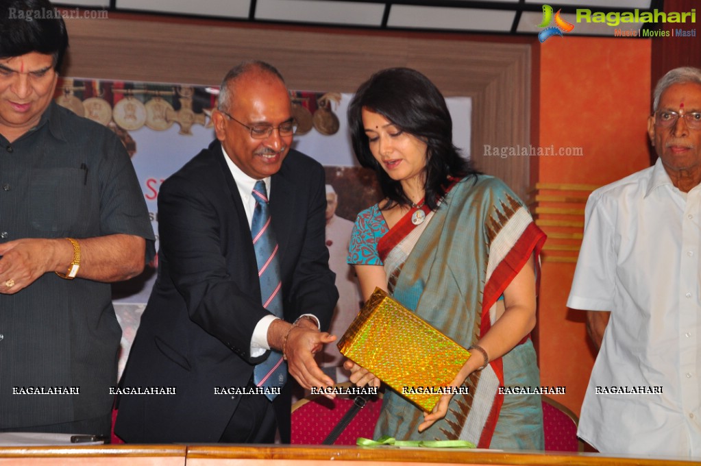 Amala launches 'A Sailor's Story' Book