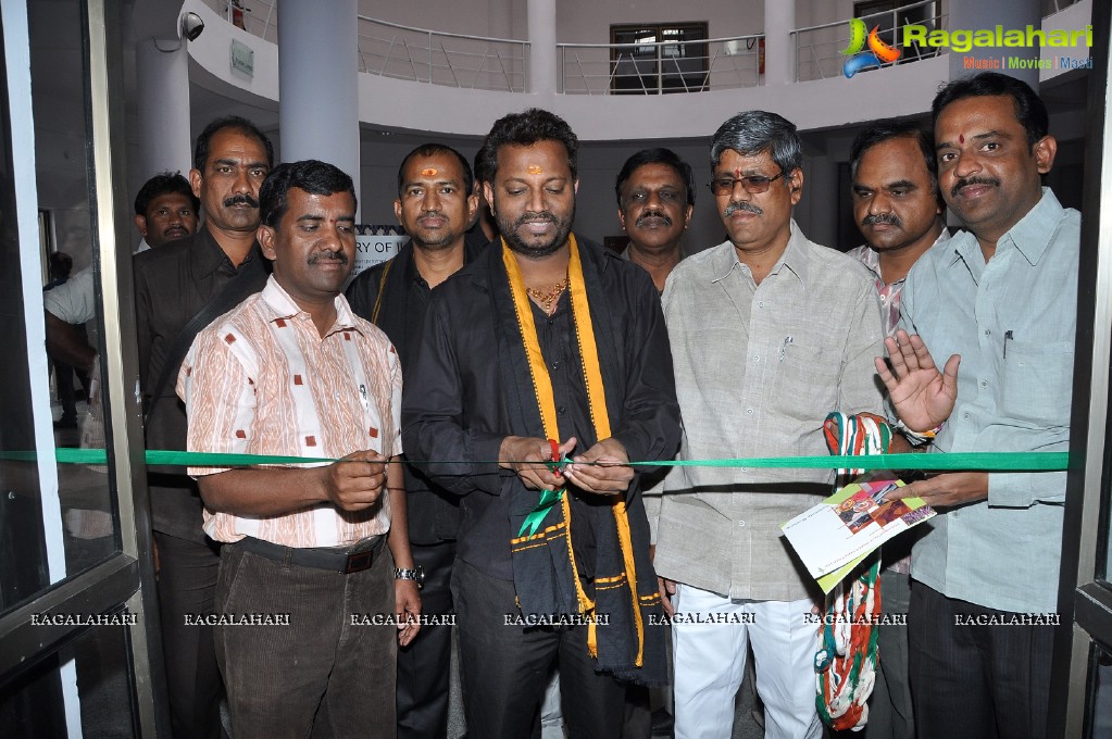 Heroine Tanusha launches Pochampally IKAT Mela 2012, Hyderabad