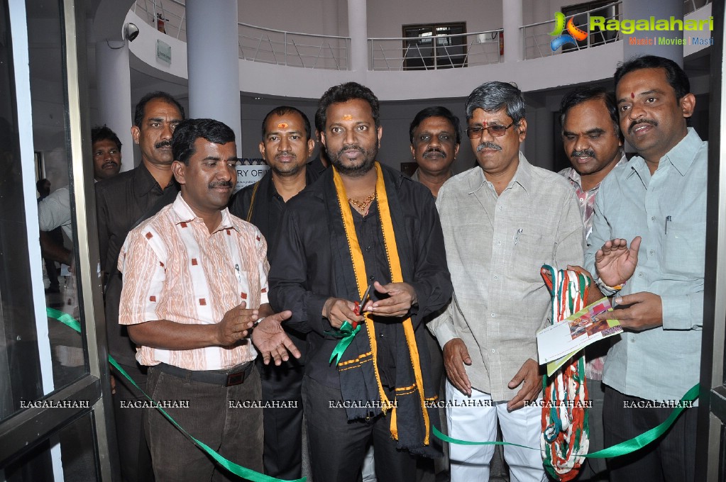 Heroine Tanusha launches Pochampally IKAT Mela 2012, Hyderabad