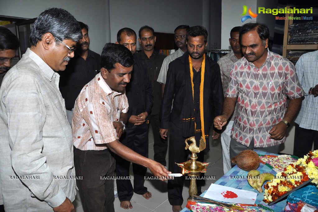 Heroine Tanusha launches Pochampally IKAT Mela 2012, Hyderabad