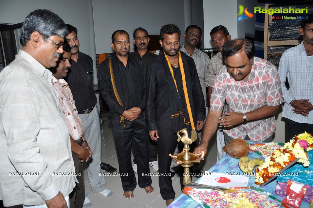 Heroine Tanusha launches Pochampally IKAT Mela 2012, Hyderabad