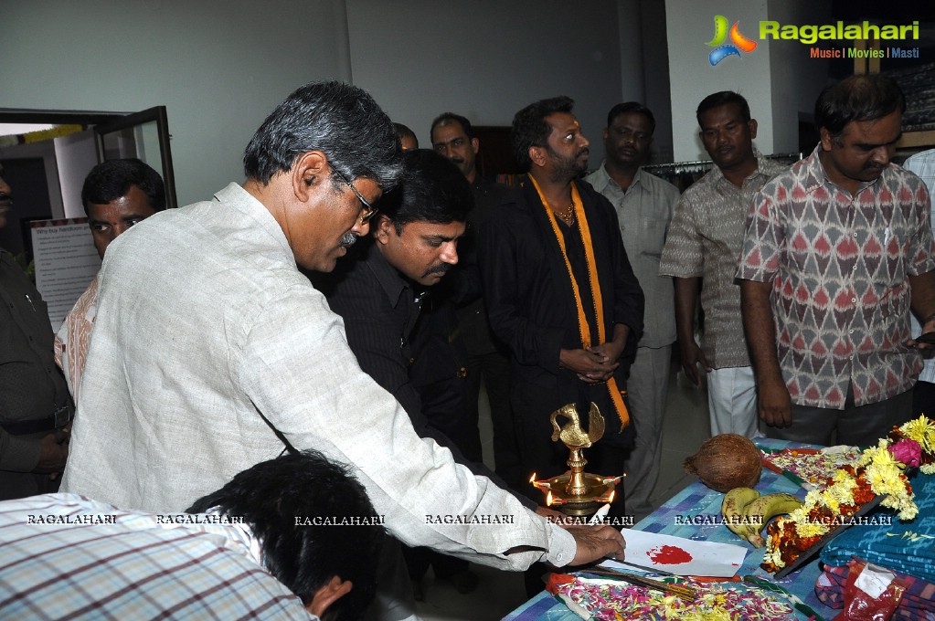 Heroine Tanusha launches Pochampally IKAT Mela 2012, Hyderabad