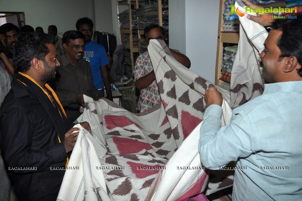 Heroine Tanusha launches Pochampally IKAT Mela 2012, Hyderabad