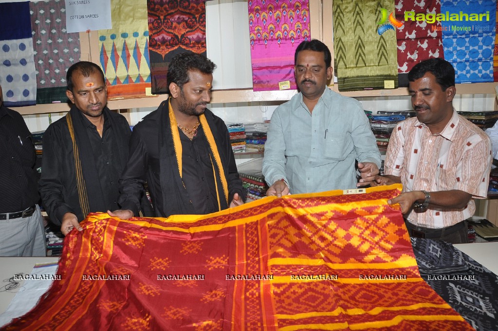 Heroine Tanusha launches Pochampally IKAT Mela 2012, Hyderabad