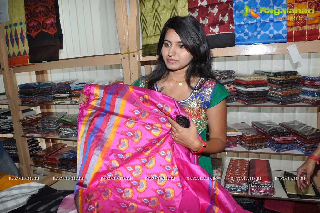 Heroine Tanusha launches Pochampally IKAT Mela 2012, Hyderabad