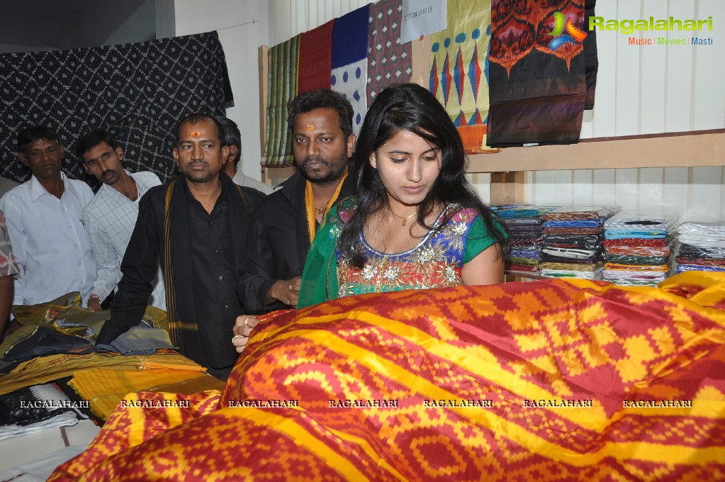 Heroine Tanusha launches Pochampally IKAT Mela 2012, Hyderabad