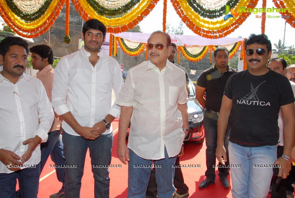 Superstar Krishna launches Mayura House, Hyderabad