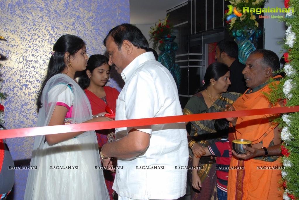 Superstar Krishna launches Mayura House, Hyderabad