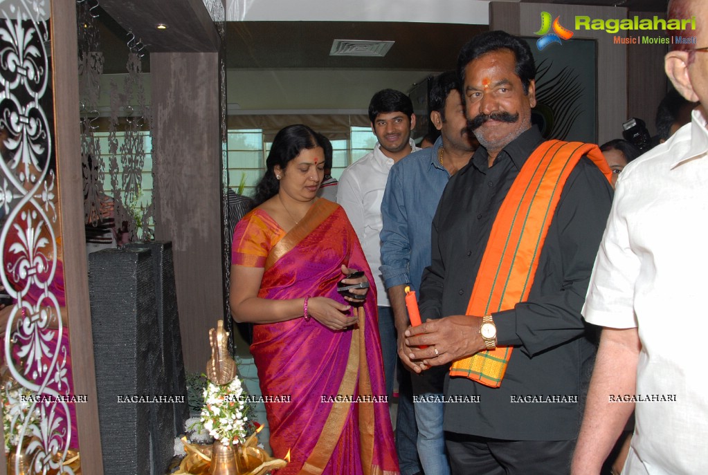 Superstar Krishna launches Mayura House, Hyderabad