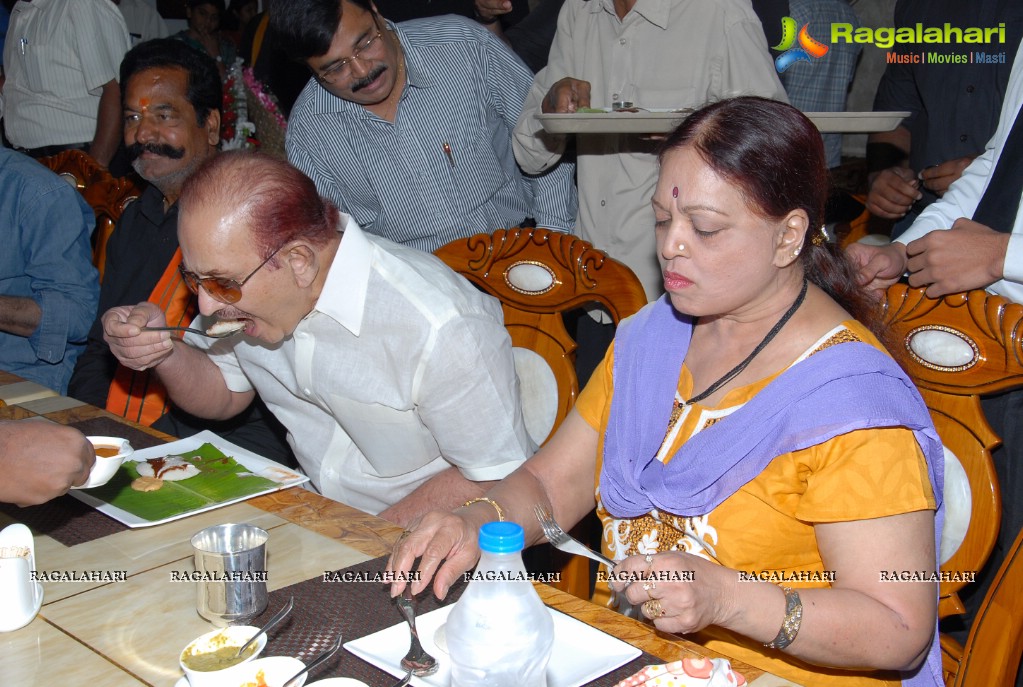 Superstar Krishna launches Mayura House, Hyderabad