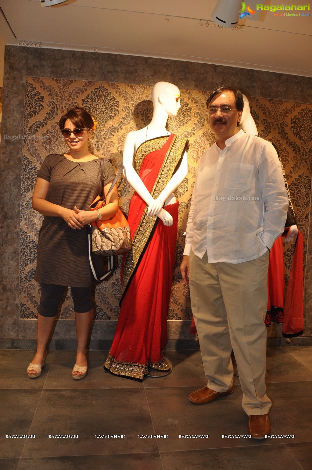 Mahima Chaudhary visits Neerus Emporio, Hyderabad