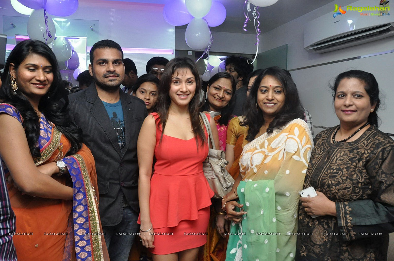 Manjari Phadnis launches Naturals Family Salon & Spa at Vijayawada