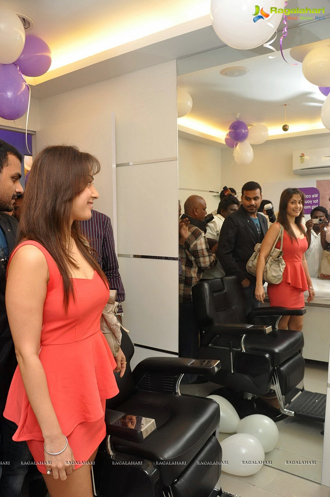 Manjari Phadnis launches Naturals Family Salon & Spa at Vijayawada