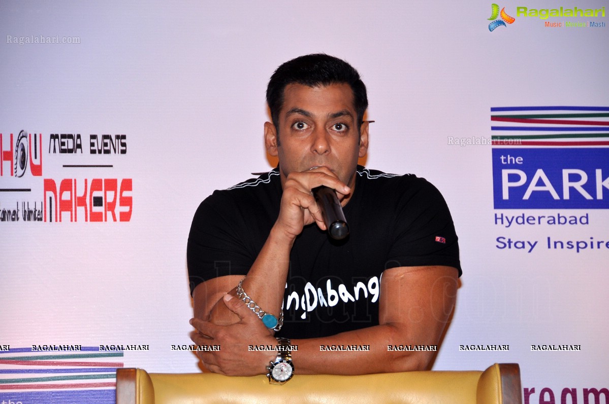 Dabangg 2 Promotions at The Park, Hyderabad