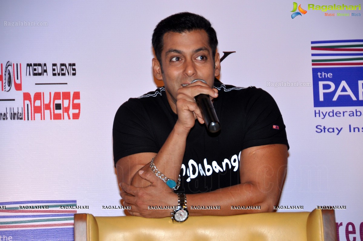 Dabangg 2 Promotions at The Park, Hyderabad