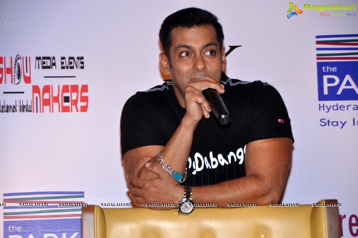 Dabangg 2 Promotions at The Park, Hyderabad