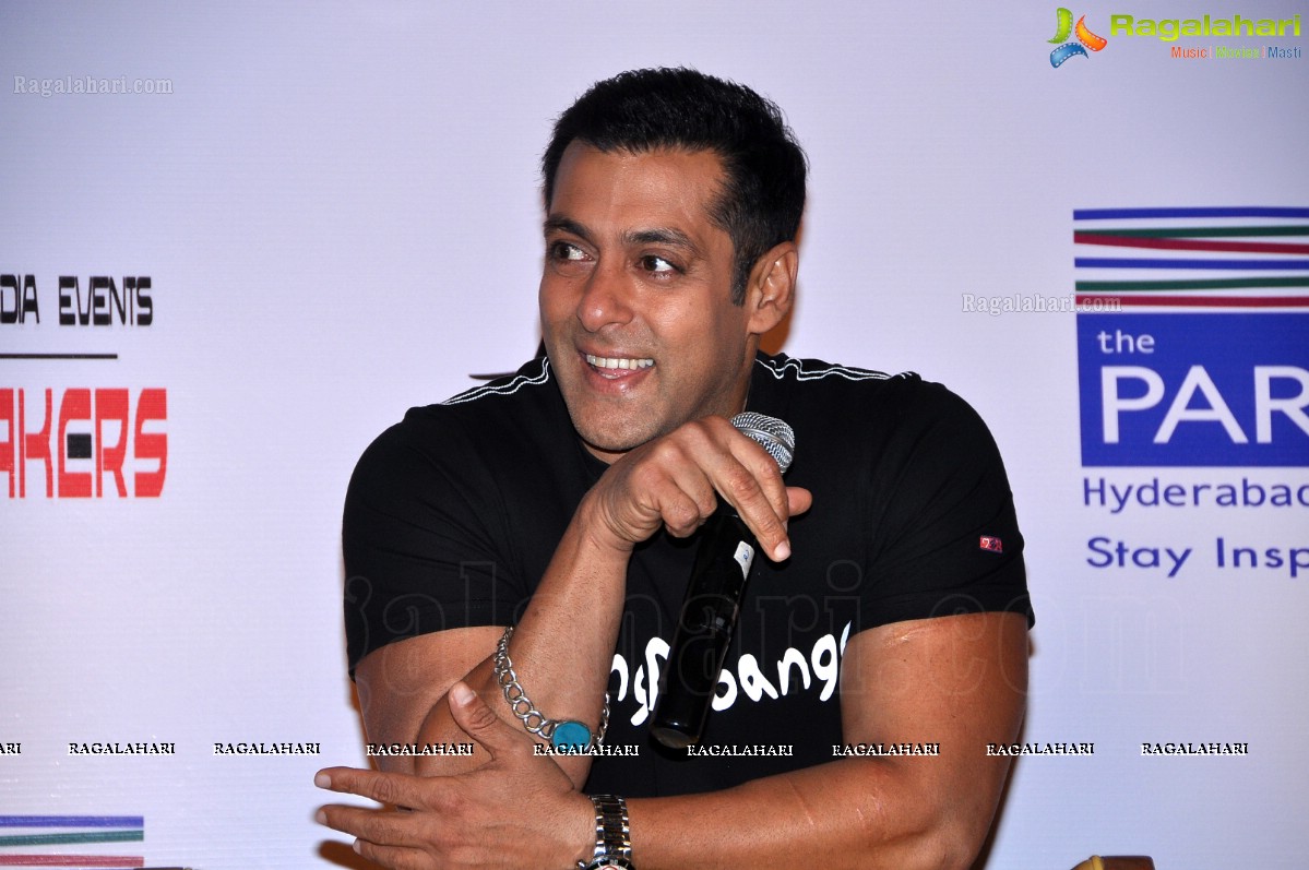 Dabangg 2 Promotions at The Park, Hyderabad