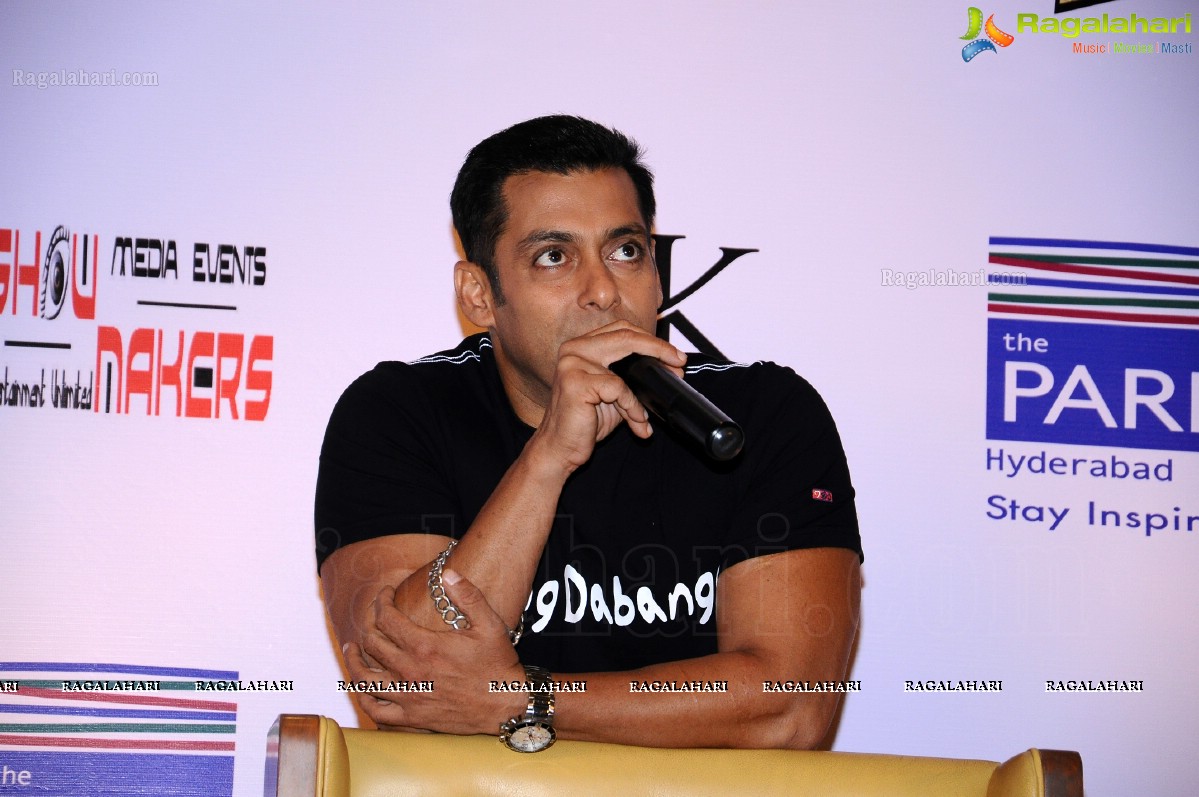 Dabangg 2 Promotions at The Park, Hyderabad