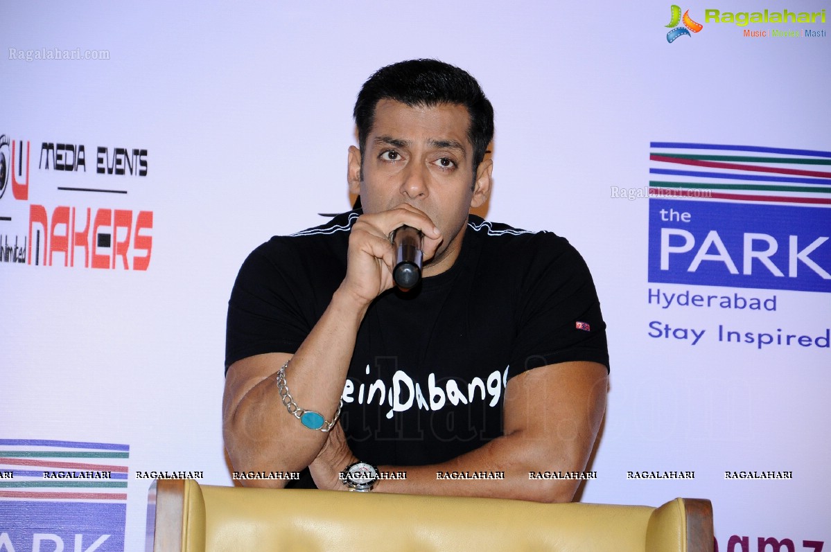 Dabangg 2 Promotions at The Park, Hyderabad